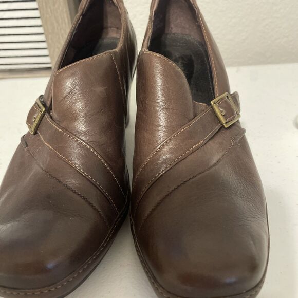 WOMENS CLARKS ARTISAN SLIP ON LEATHER BROWN SHOES SIZE 7 1/2 Heel 2.5” - Picture 11 of 11